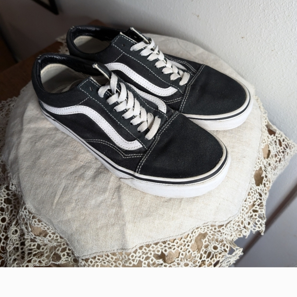 Vans Women's Black and White Sneakers Unisex - Picture 10 of 12